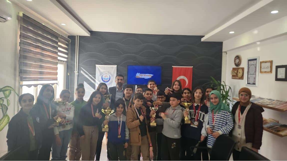 Okulumuz Mardin Okul Sporları Satranç turnuvasında kupa ile döndü 